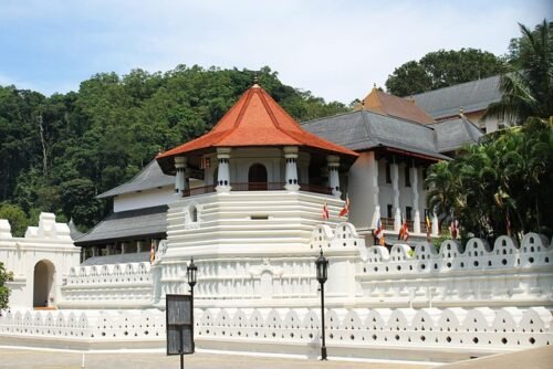 Temple of the tooth Kandy religious heritage tour
